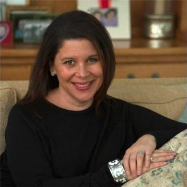 Black Podcasting - #Author Lynda Cohen Loigman stops by #ConversationsLIVE