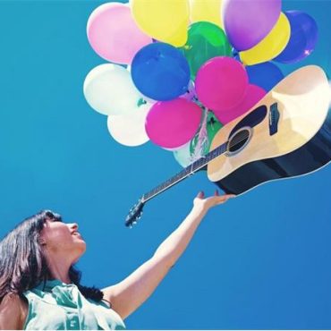 Black Podcasting - Singer and Songwriter Katie Ferrara stops by #ConversationsLIVE