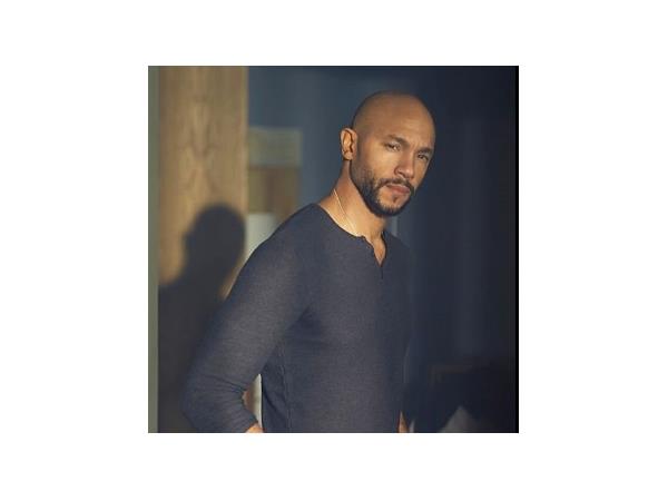Black Podcasting - Actor Stephen Bishop talks career, his fans & giving back on #ConversationsLIVE