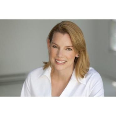 Black Podcasting - Bestselling Author Fiona Davis talks #TheAddress on #ConversationsLIVE