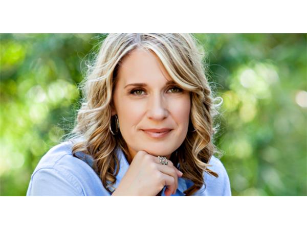 Black Podcasting - Author Kerry Lonsdale talks #EverythingWeLeftBehind on #ConversationsLIVE