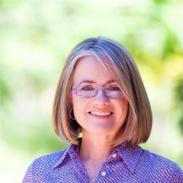 Author Helen Thorpe talks about #TheNewcomers on #ConversationsLIVE Black Podcasting - Author Helen Thorpe talks about #TheNewcomers on #ConversationsLIVE