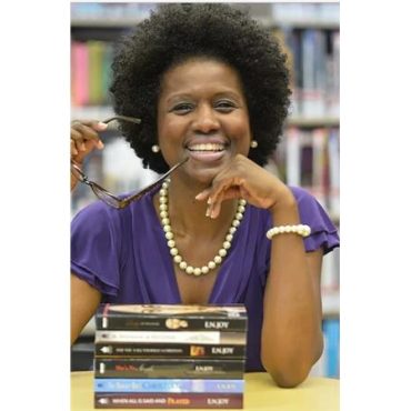 Black Podcasting - Bestselling author and Coach Joylynn M. Ross returns to #ConversationsLIVE