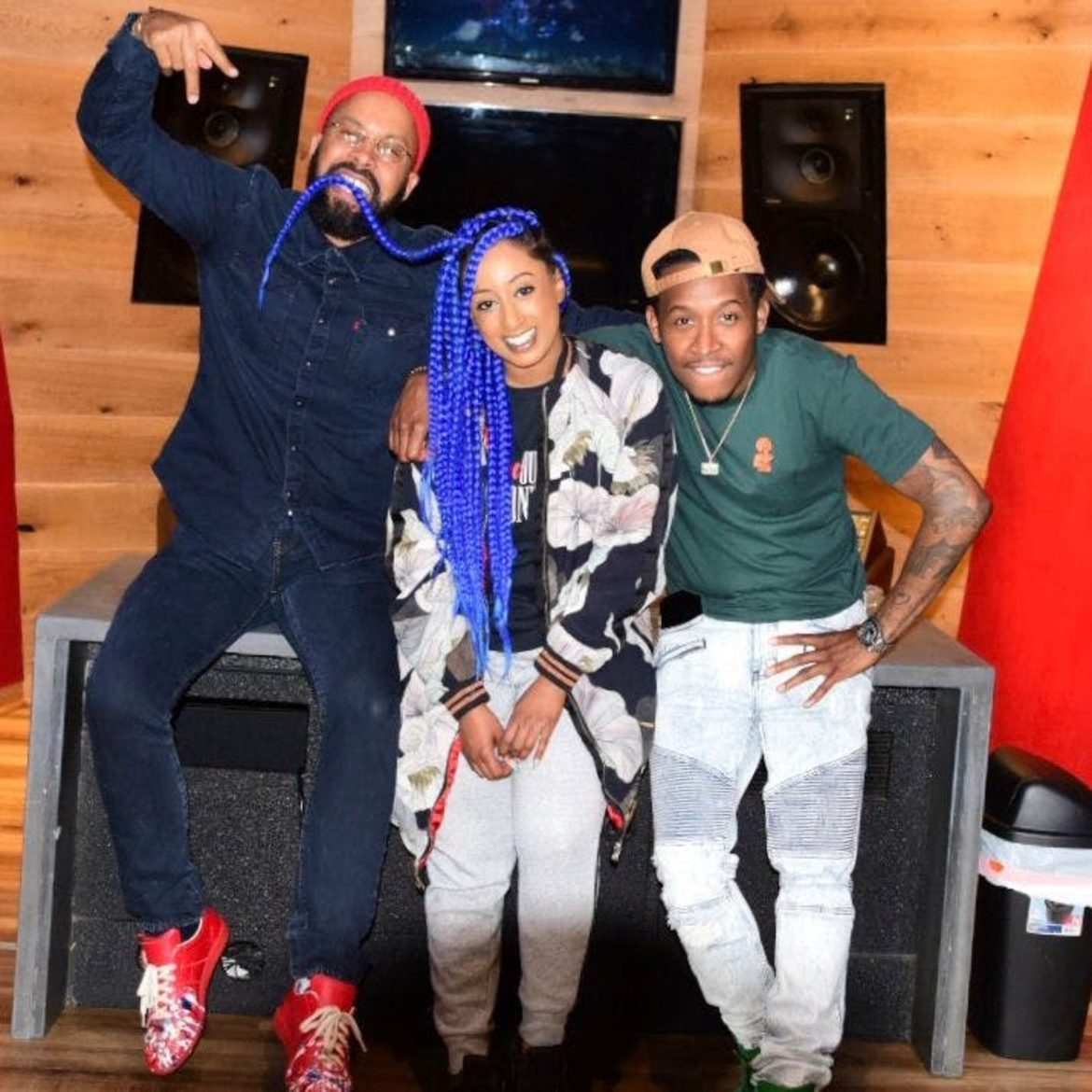 Black Podcasting - Episode 28"The Culture Deserves It" Feat. Kenny Burns w/ Ferrari Simmons & Su Solo Prod: iHandlebars