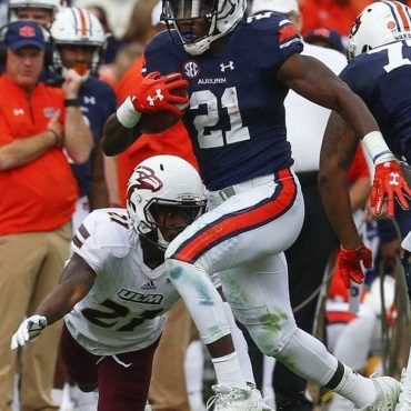 Black Podcasting - LOCKED ON LIONS VOL 384. APR 27.  #Lions Draft day 2 Recap.  Can Tracy Walker rush the passer?