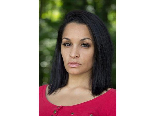 Black Podcasting - Actress Iana Skye discusses her acting journey on #ConversationsLIVE