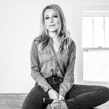 Black Podcasting - Author Sarah Smarsh discusses HEARTLAND on #ConversationsLIVE