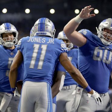 Black Podcasting - LOCKED ON LIONS VOL 471. OCT 11.  A surprising #Lions stat and Matt talks to @1TomByrne from Mad Dog Sports Radio