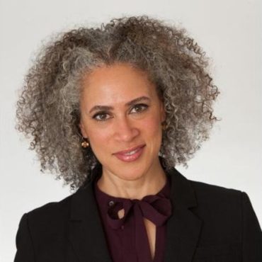 Black Podcasting - Shopping Expert Trae Bodge talks #giftgiving on #ConversationsLIVE