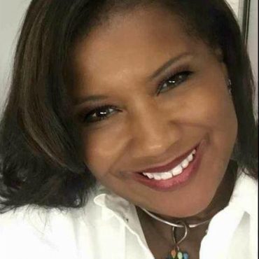Black Podcasting - LaWanna Bradford talks Wellness & Healing on #ConversationsLIVE