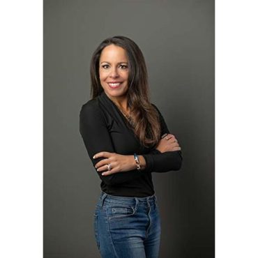 Black Podcasting - Author Lisa Barr discusses #writing & #TheUnbreakables on #ConversationsLIVE