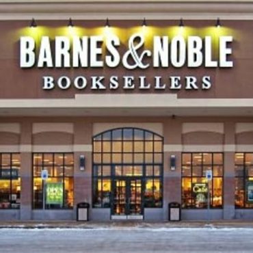 Black Podcasting - Stephanie Fryling of Barnes & Noble shares #summerreading on #ConversationsLIVE