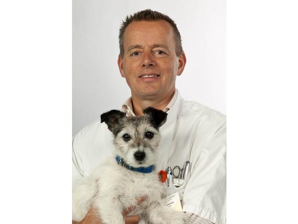 Black Podcasting - Dr. Jolle Kirpensteijn and Nancy McKenney discuss protecting pets in emergencies