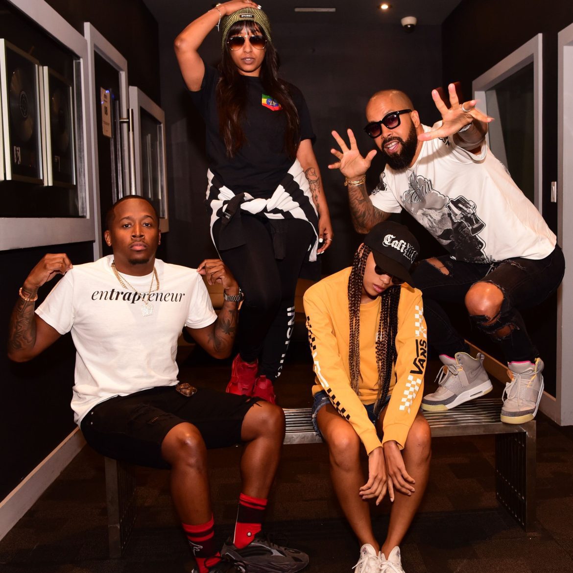 Black Podcasting - Episode 80"The Culture Deserves It" Feat. Kenny Burns w/ Ferrari Simmons & Su Solo Prod: iHandlebars
