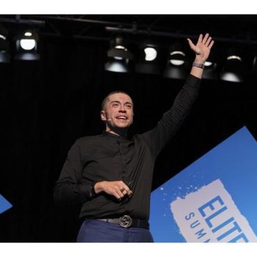 Black Podcasting - Josh Elizetxe talks #Entrepreneurship, #Snow and more on #ConversationsLIVE