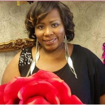 Black Podcasting - Shawanda Collins of Cafe 7 Restaurant stops by #ConversationsLIVE
