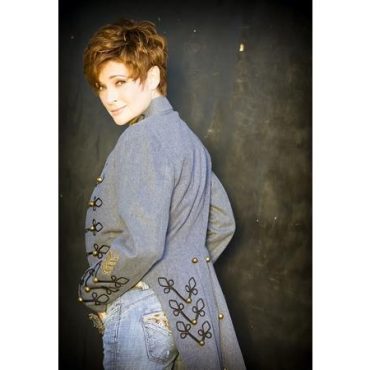 Black Podcasting - Actress Carolyn Hennesy discusses her success, #StudioCity on #ConversationsLIVE