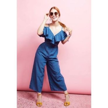 Black Podcasting - Actress and Influencer Ainsley Ross stops by #ConversationsLIVE