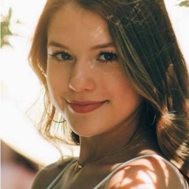 Black Podcasting - Recording Artist Bella Manchester stops by #ConversationsLIVE w/ single I'LL GO