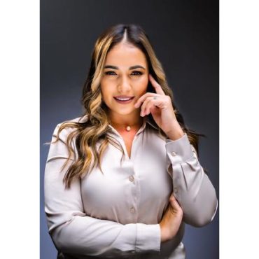 Black Podcasting - Motivational Speaker, Entrepreneur Gissele Donovan stops by #ConversationsLIVE