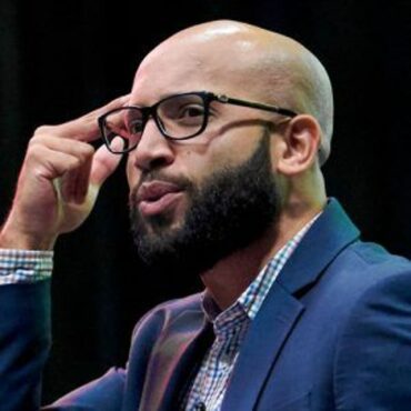 Black Podcasting - Ep 128: The Art of Living: Building a Multimillion Dollar Education Agency w/EJ Carrion