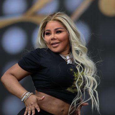 Black Podcasting - S12 Ep14: 09/21/23 - Lil Kim Claps Back at Ebony Magazine & Cindy Crawford Calls Out Oprah Over 1986 Interview