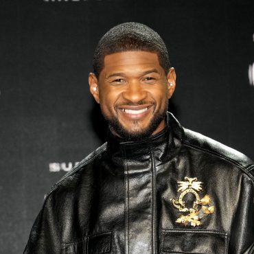 Black Podcasting - S12 Ep119: 02/15/24 - Usher Awarded at 'Black Walk of Fame' & Country Station Gets Backlash over Beyonce!
