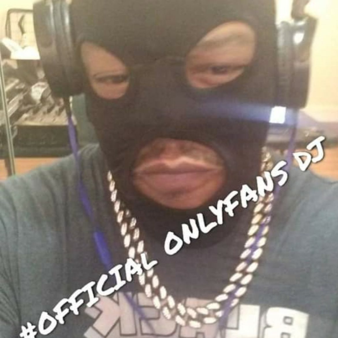 Black Podcasting - 64 Chris Brown Bars From Hell Destroy The Rap Industry