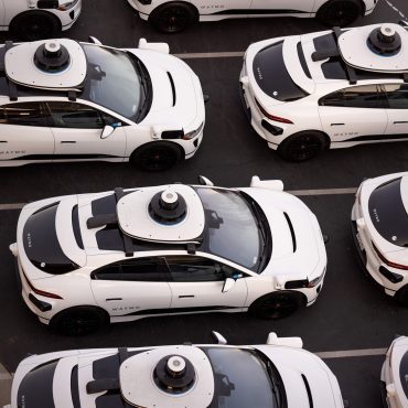 Black Podcasting - The lab behind Waymo and Google Glass that wants to reshape your life